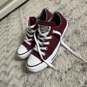 Converse Sneakers Maroon